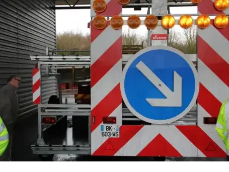 remorque de feux de chantier à Les Sables-d'Olonne - image 4